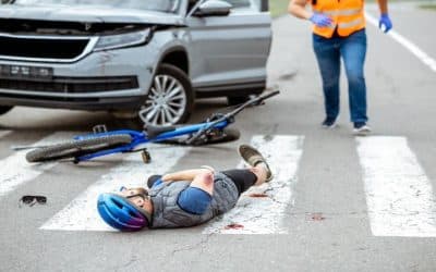 Me han atropellado yendo en bici: ¿cómo reclamo mis daños?