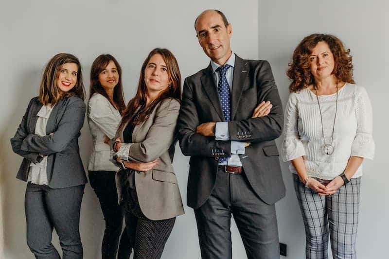 Valenzuela y Resel Equipo
