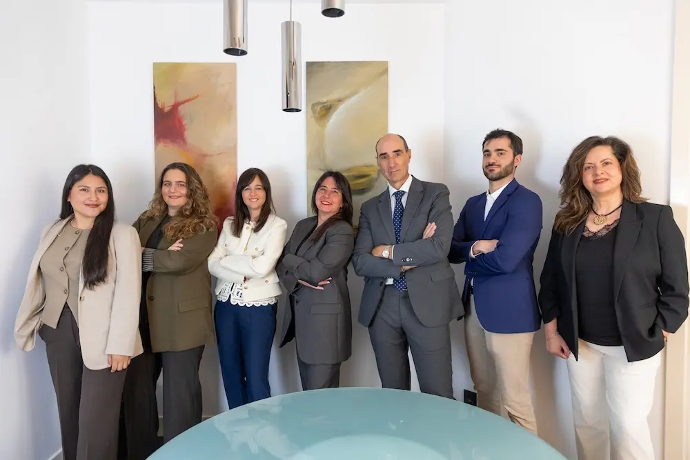 Valenzuela y Resel Equipo